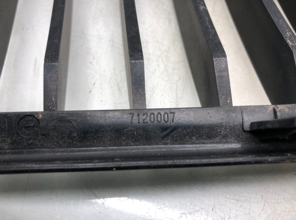 Решетка радиатора для BMW 3 E90/E91/E92/E93, 2005 г. 2.0 i бензин б/у — фото 7