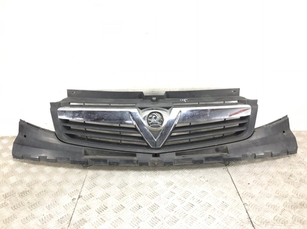 Решетка радиатора для Opel Vivaro, 2009 г. 2.0 CDTi дизель б/у