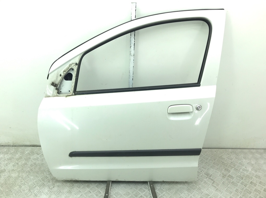 Дверь передняя левая для Nissan Pixo, 2010 г. 1.0 i бензин б/у