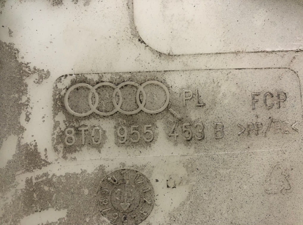 Бачок омывателя для Audi A4, 2010 г. 2.0 TDi дизель б/у — фото 6