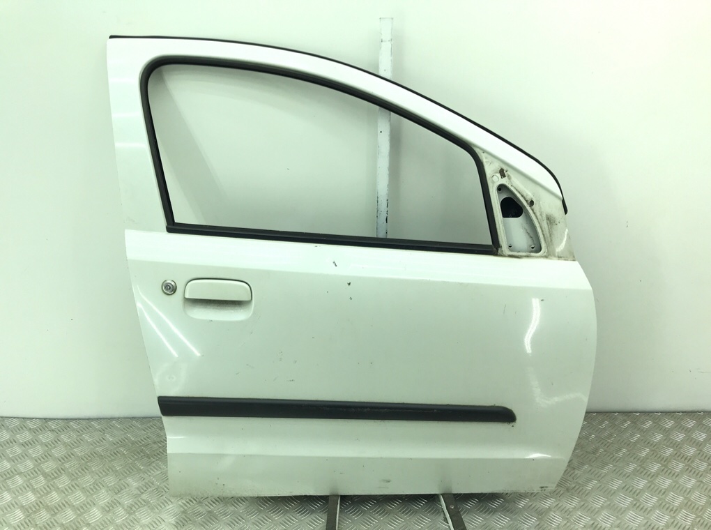 Дверь передняя правая для Nissan Pixo, 2010 г. 1.0 i бензин б/у
