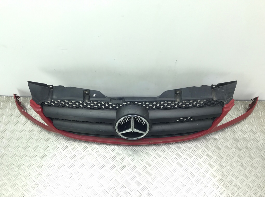 Решетка радиатора для Mercedes Sprinter, 2009 г. 2.2 CDi дизель б/у — фото 2