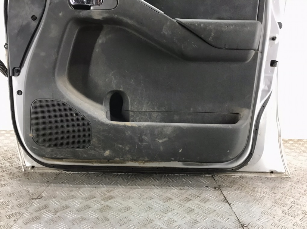 Дверь передняя правая для Nissan Navara, 2005 г. 2.5 DCi дизель б/у — фото 4