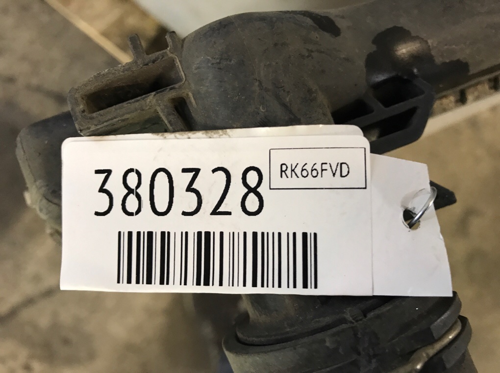 Радиатор (основной) для Volkswagen Passat, 2016 г. 1.6 TDi дизель б/у — фото 7