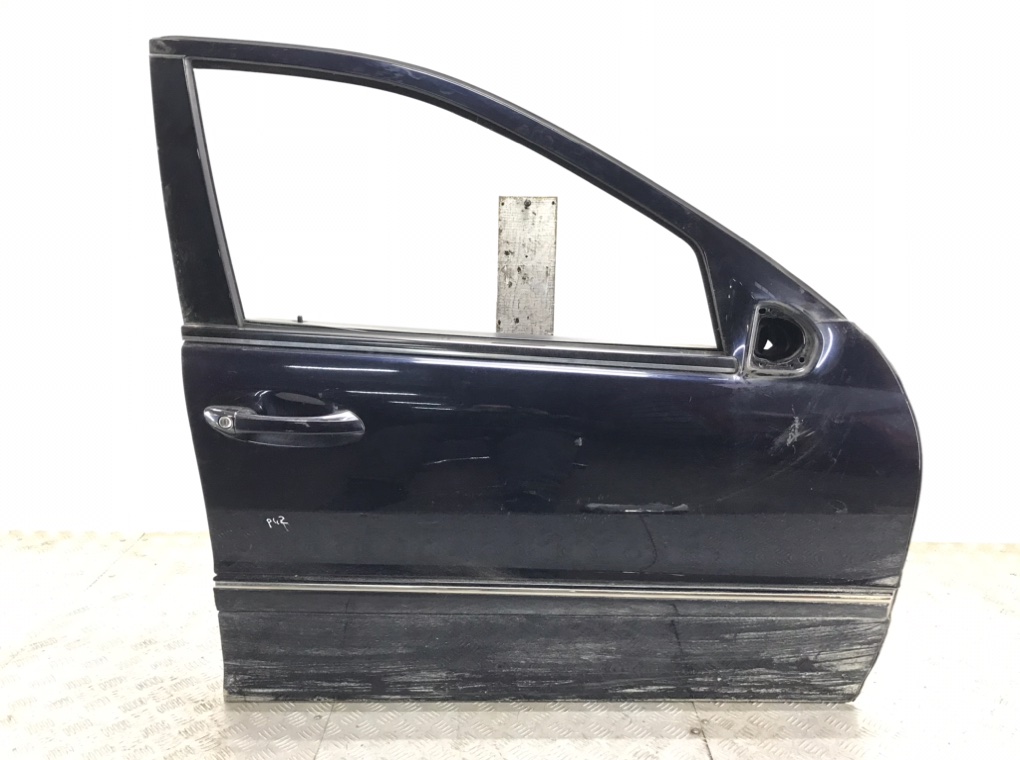 Дверь передняя правая для Mercedes C W203, 2005 г. 2.2 CDi дизель б/у