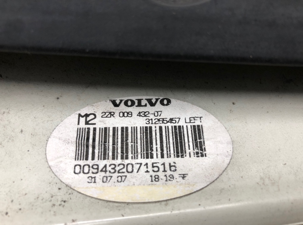 Фонарь крышки багажника левый для Volvo V70, 2007 г. 2.4 TD дизель б/у — фото 5
