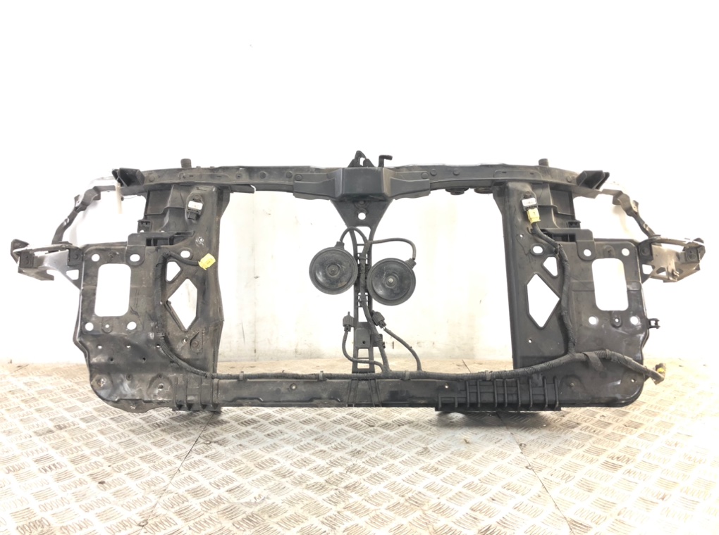 Панель передняя (телевизор) для Hyundai i30, 2008 г. 1.6 CRDi дизель б/у