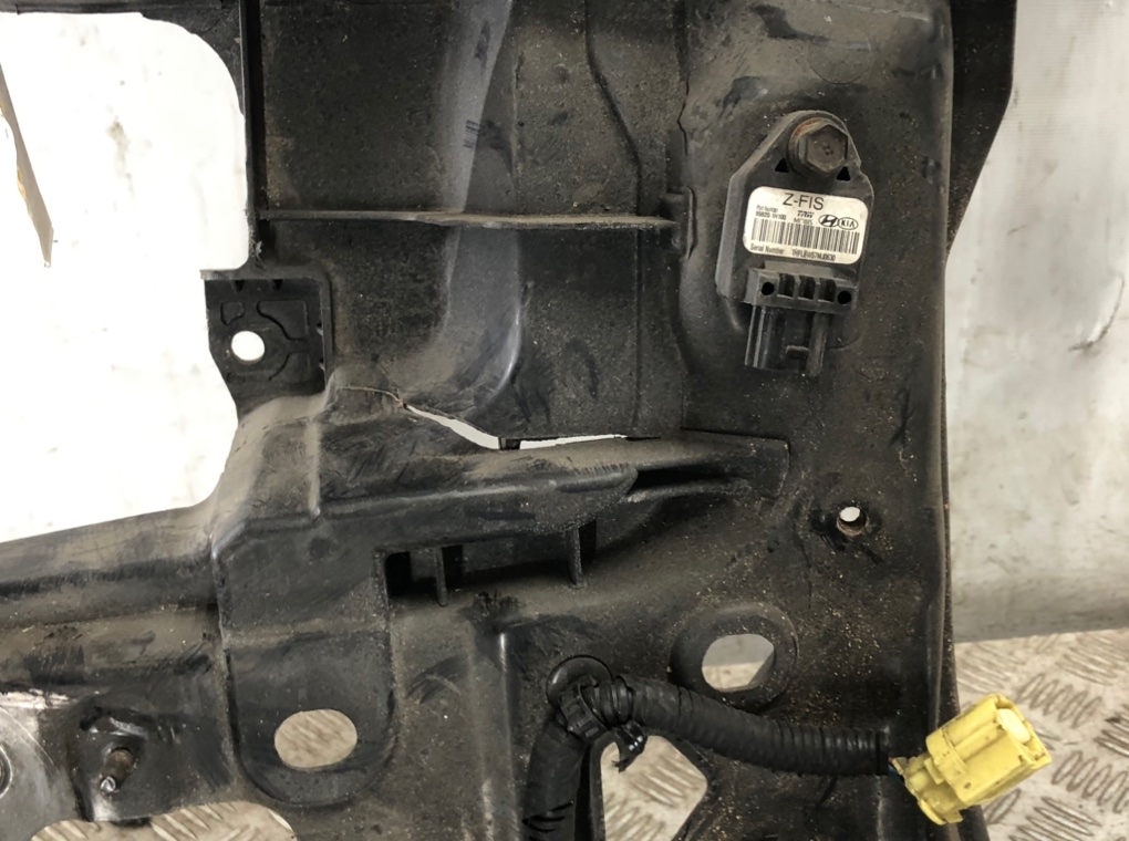 Панель передняя (телевизор) для Hyundai i30, 2008 г. 1.6 CRDi дизель б/у — фото 4