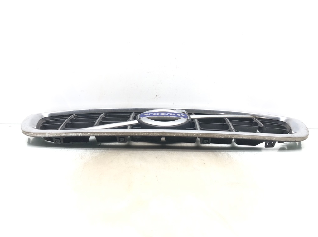Решетка радиатора для Volvo V70, 2010 г. 2.0 TD дизель б/у — фото 2