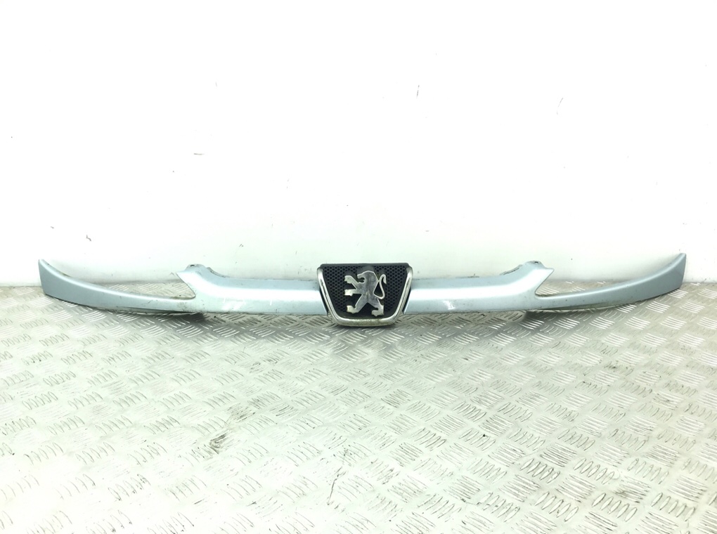 Решетка радиатора для Peugeot 206, 2004 г. 1.4 HDi дизель б/у