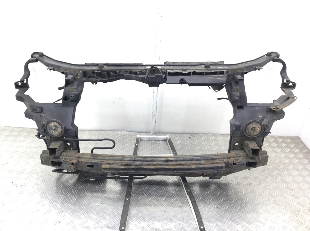 Панель передняя (телевизор) для Hyundai Santa Fe, 2006 г. 2.2 CRDi дизель б/у