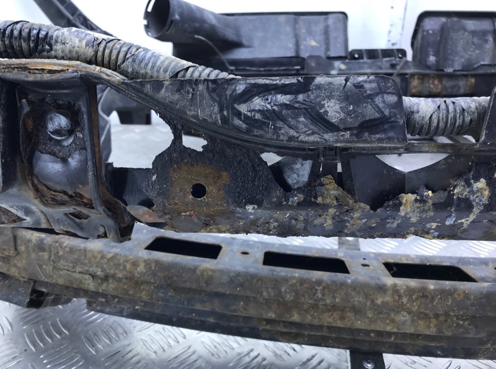 Панель передняя (телевизор) для Hyundai Santa Fe, 2006 г. 2.2 CRDi дизель б/у — фото 8