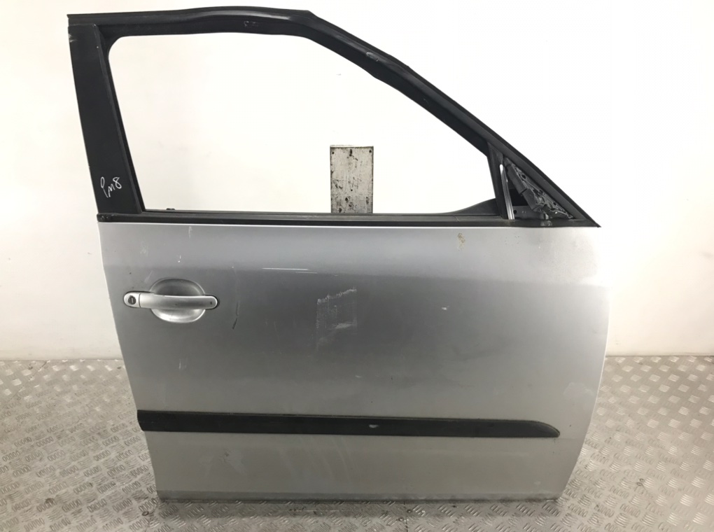 Дверь передняя правая для Skoda Fabia, 2010 г. 1.6 TDi дизель б/у