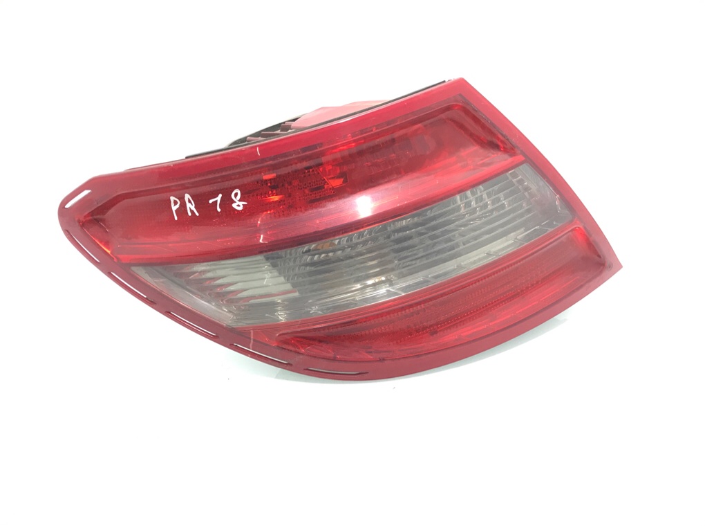 Фонарь задний левый для Mercedes C W204, 2008 г. 2.2 CDi дизель б/у