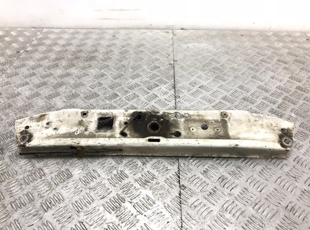 Планка под капот для Opel Astra, 2010 г. 1.3 CDTi дизель б/у