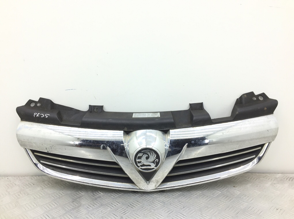 Решетка радиатора для Opel Zafira, 2011 г. 1.7 CDTi дизель б/у