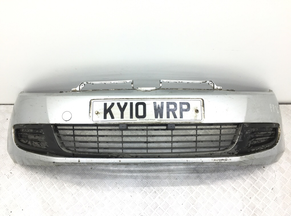Бампер передний для Volkswagen Golf, 2010 г. 1.6 TDi дизель б/у