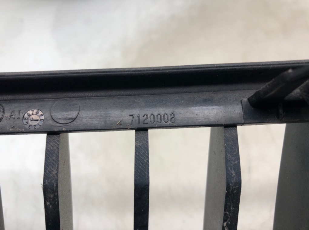 Решетка радиатора для BMW 3 E90/E91/E92/E93, 2005 г. 2.0 i бензин б/у — фото 7