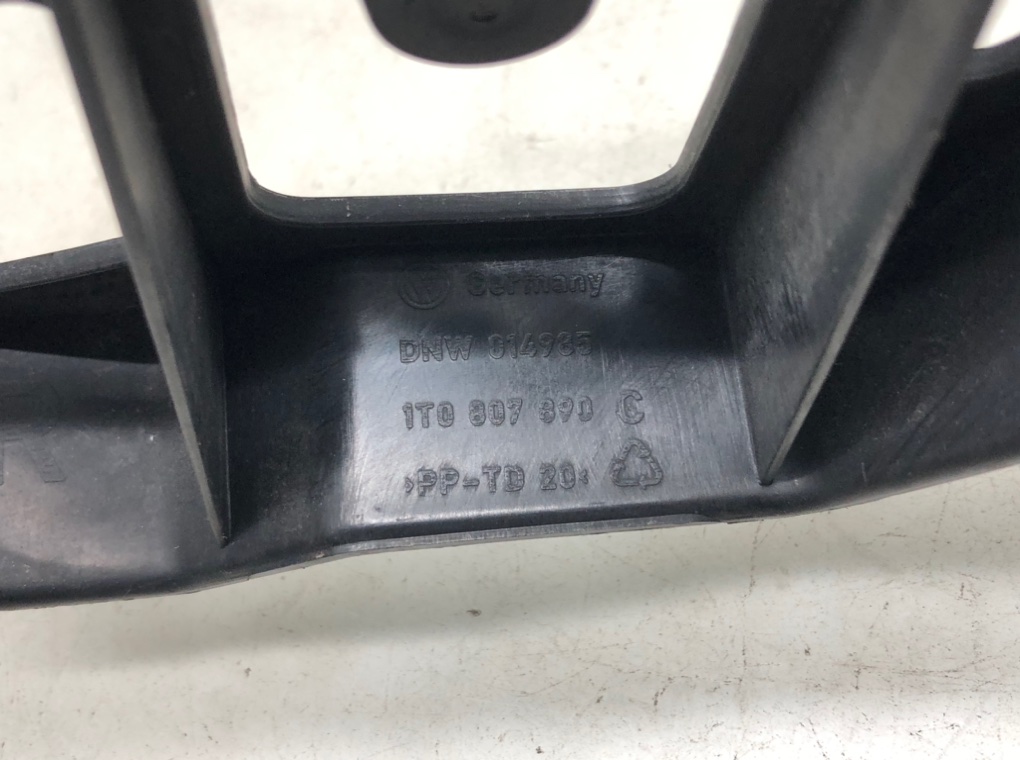 Крепление фары правой для Volkswagen Touran, 2007 г. 2.0 TDi дизель б/у — фото 5