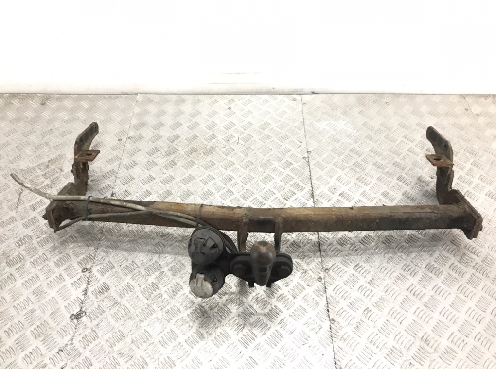 Прицепное устройство (фаркоп) для Peugeot 207, 2007 г. 1.6 HDi дизель б/у
