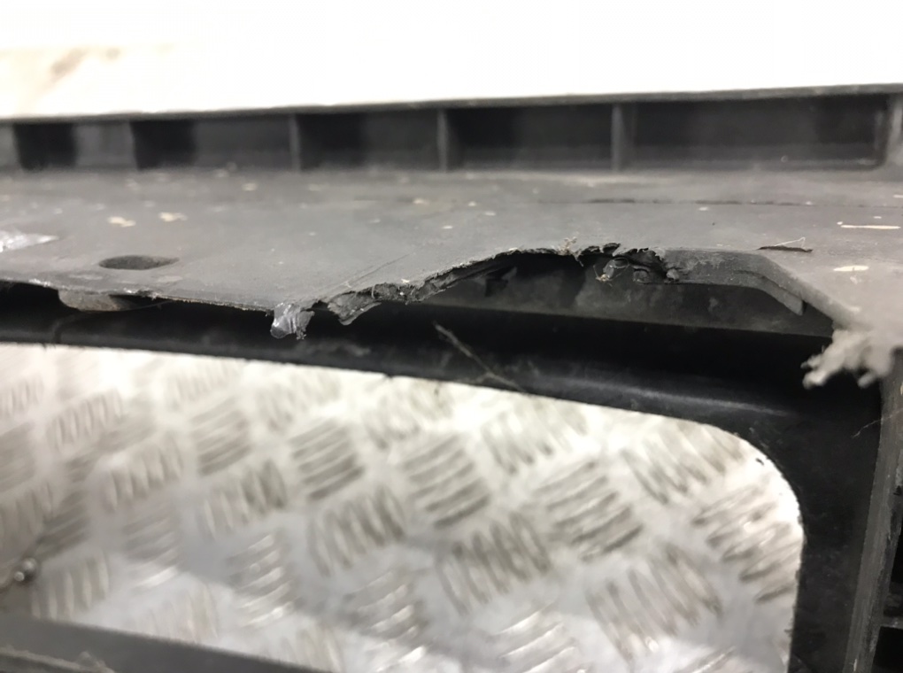 Панель передняя (телевизор) для Opel Vivaro, 2006 г. 1.9 CDTi дизель б/у — фото 8