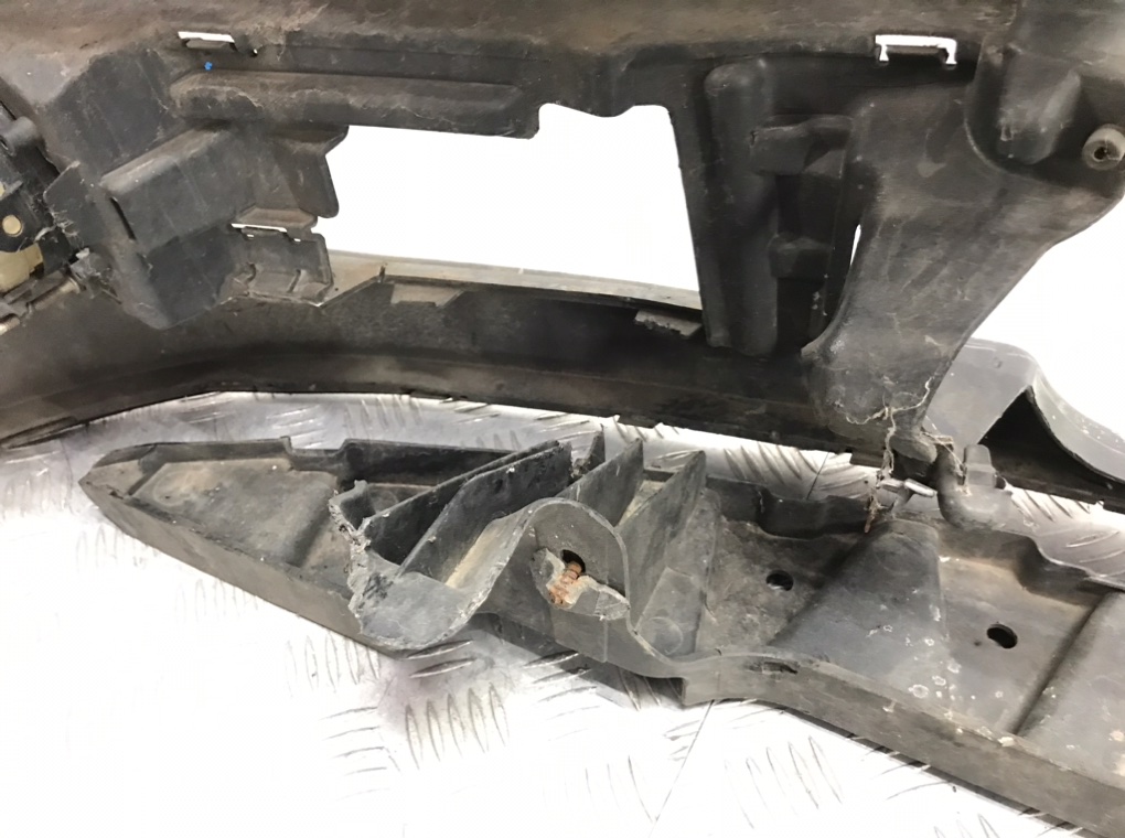 Бампер передний для Volkswagen Touran, 2007 г. 2.0 TDi дизель б/у — фото 11