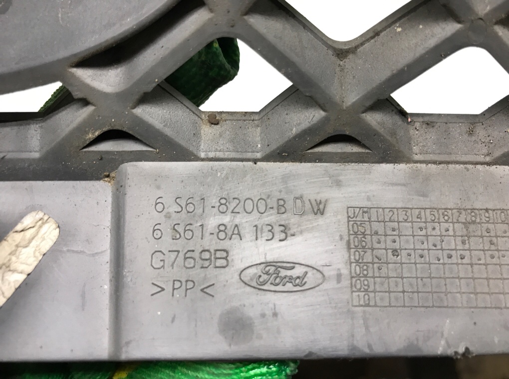Решетка радиатора для Ford Fiesta, 2008 г. 1.6 TDCi дизель б/у — фото 7