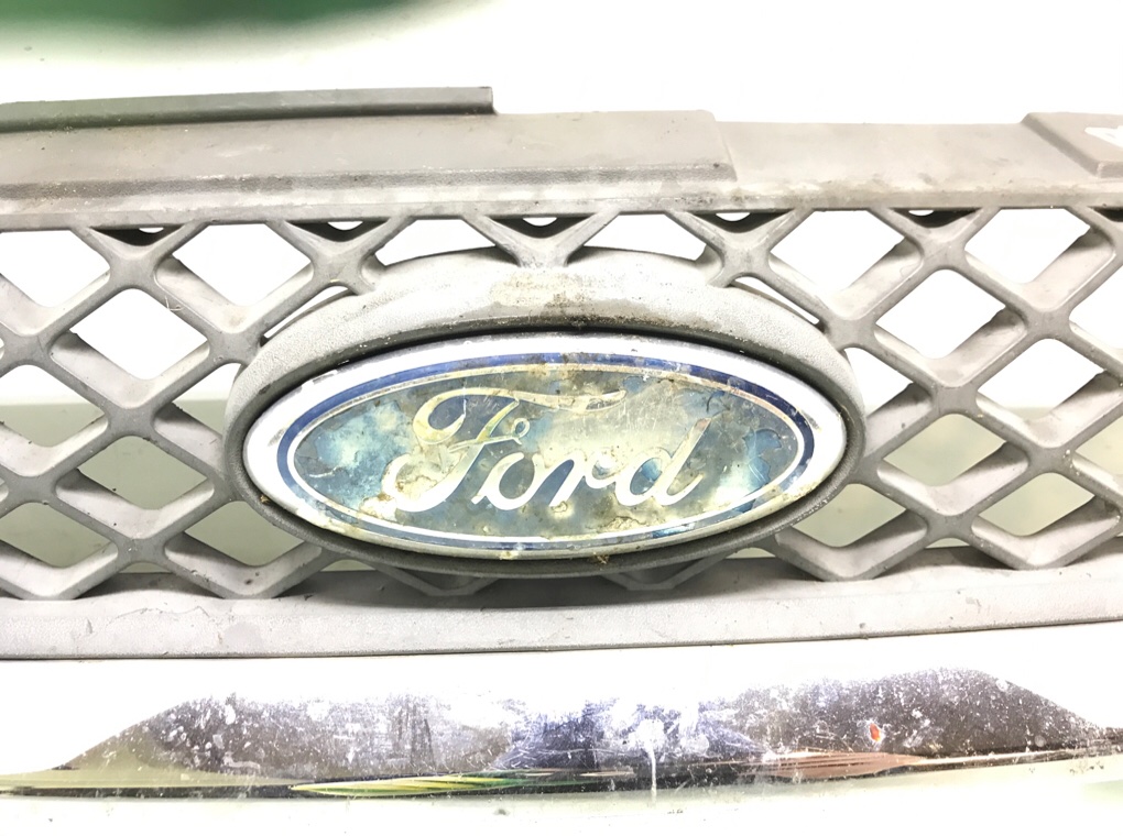 Решетка радиатора для Ford Fiesta, 2008 г. 1.6 TDCi дизель б/у — фото 5