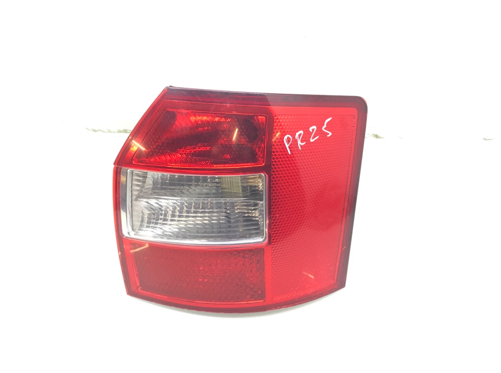 Фонарь задний правый для Audi A4, 2004 г. 2.5 TDi дизель б/у