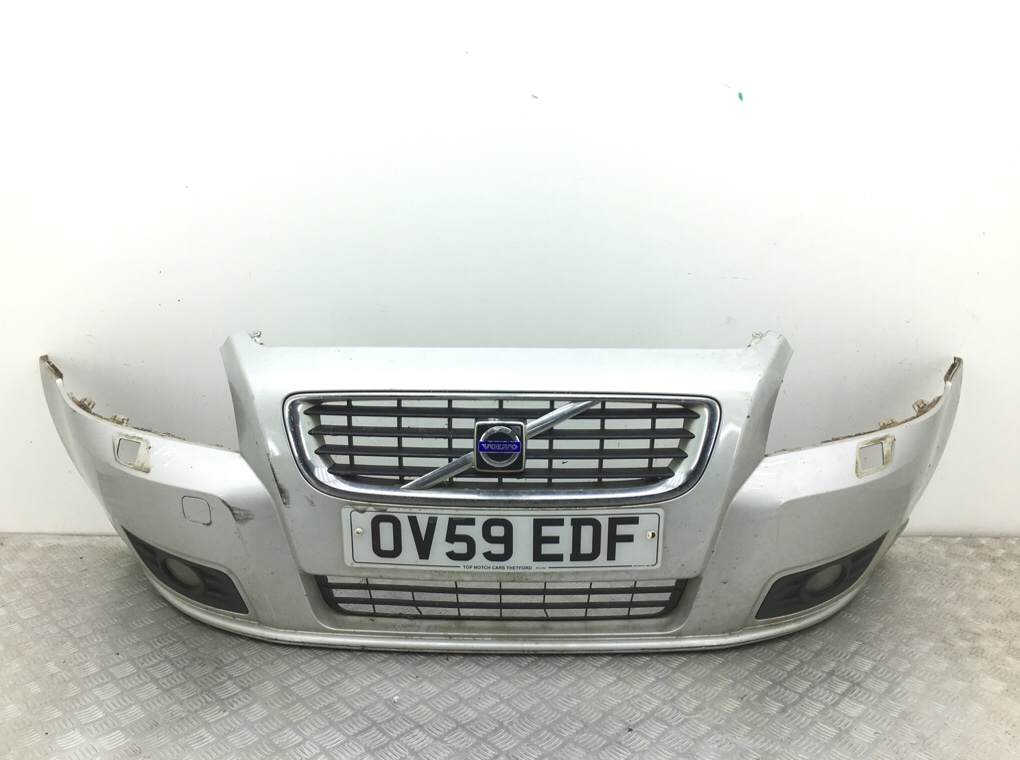 Бампер передний для Volvo V50, 2009 г. 2.0 TD дизель б/у