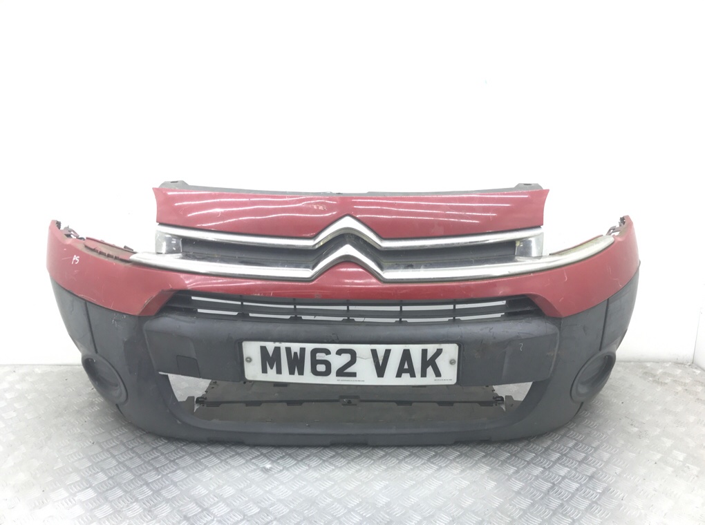 Бампер передний для Citroen Berlingo, 2012 г. 1.6 HDi дизель б/у