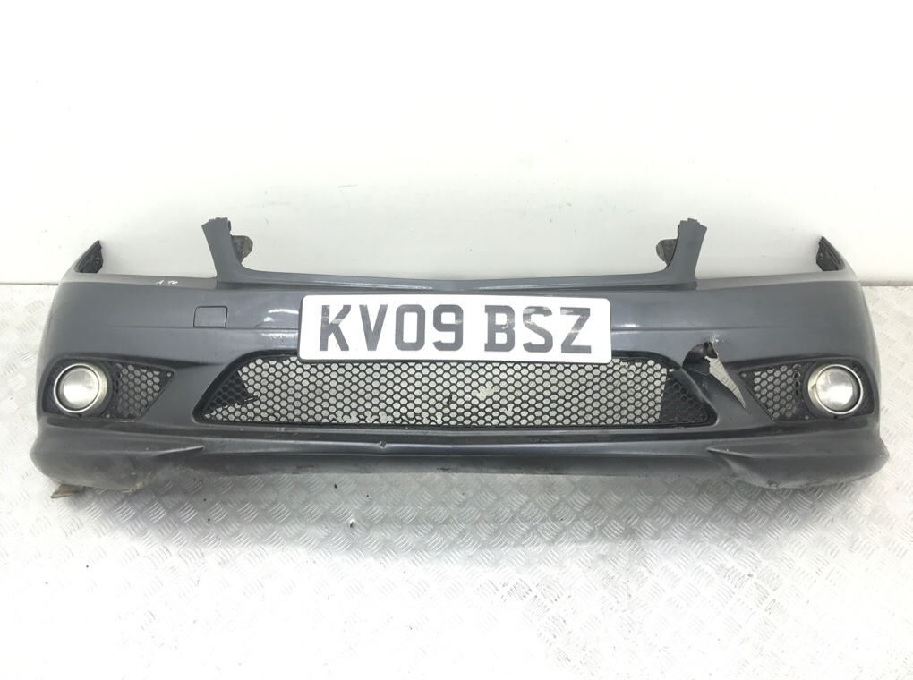 Бампер передний для Mercedes C W204, 2009 г. 3.0 CDI дизель б/у