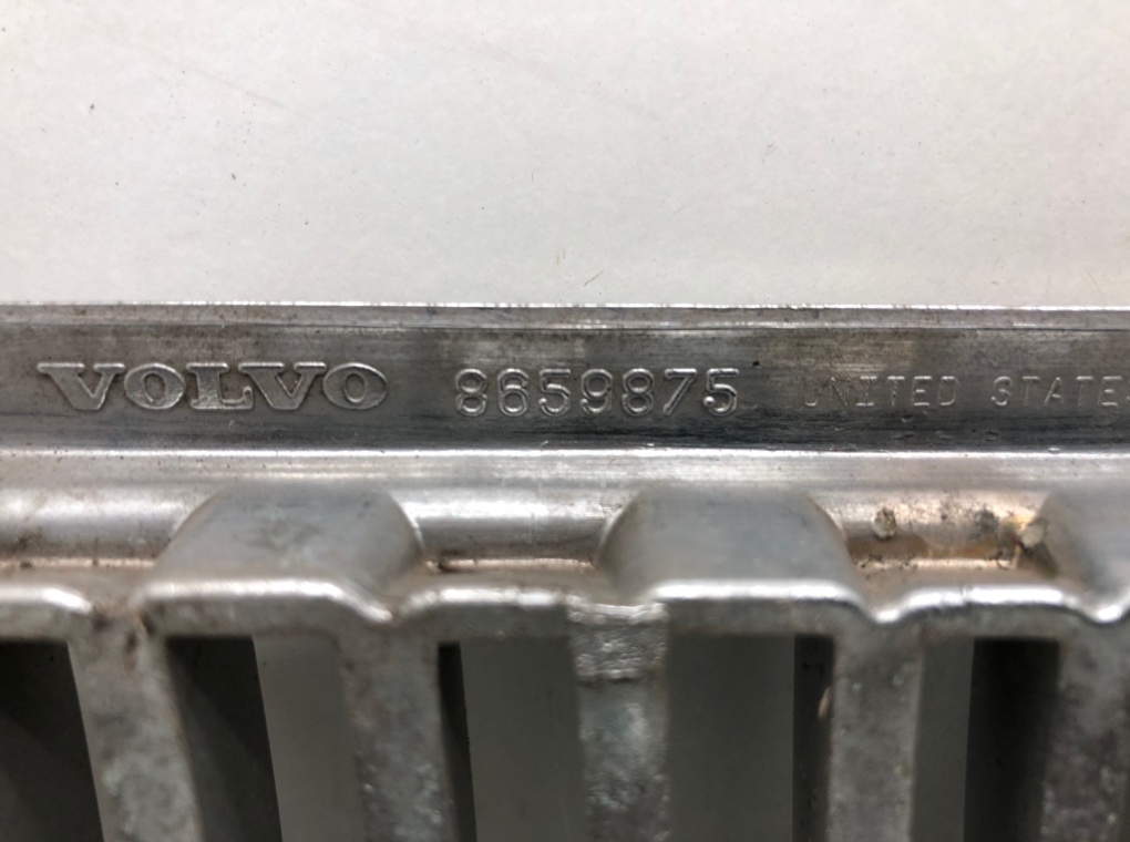 Решетка радиатора для Volvo V70, 2003 г. 2.4 TD дизель б/у — фото 5