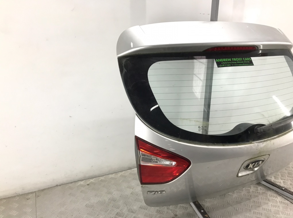 Крышка багажника для Kia Rio, 2013 г. 1.2 i бензин б/у — фото 2