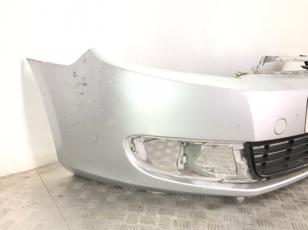 Бампер передний для Volkswagen Golf, 2011 г. 1.4 i бензин б/у — фото 2