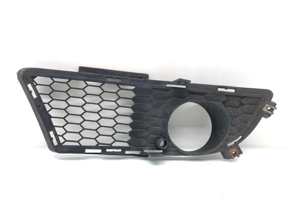 Заглушка (решетка) в бампер передний для BMW 3 E90/E91/E92/E93, 2010 г. 2.0 i бензин б/у — фото 4