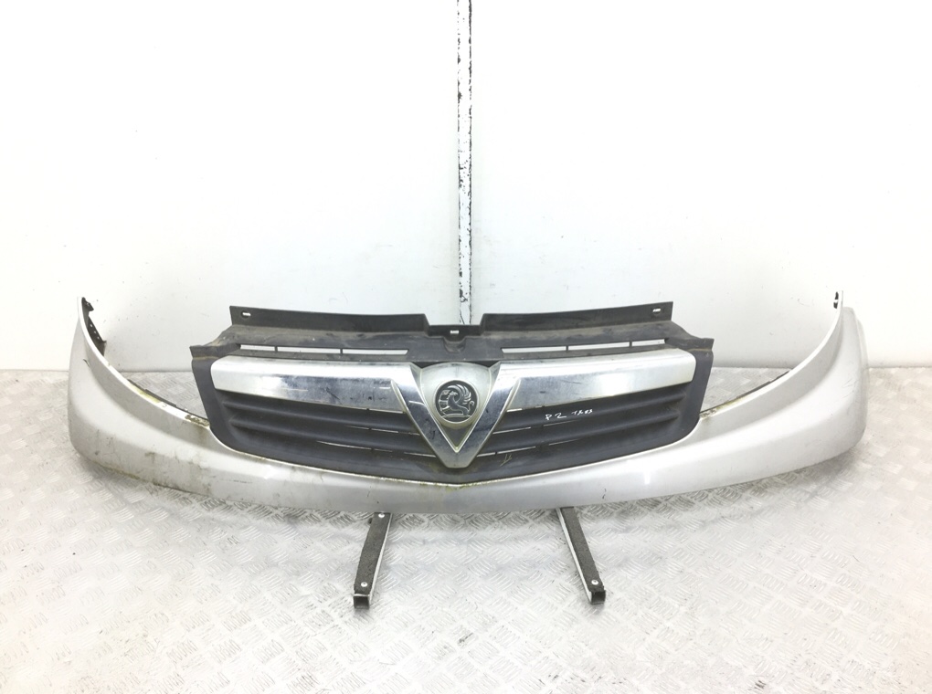 Решетка радиатора для Opel Vivaro, 2008 г. 2.0 CDTi дизель б/у