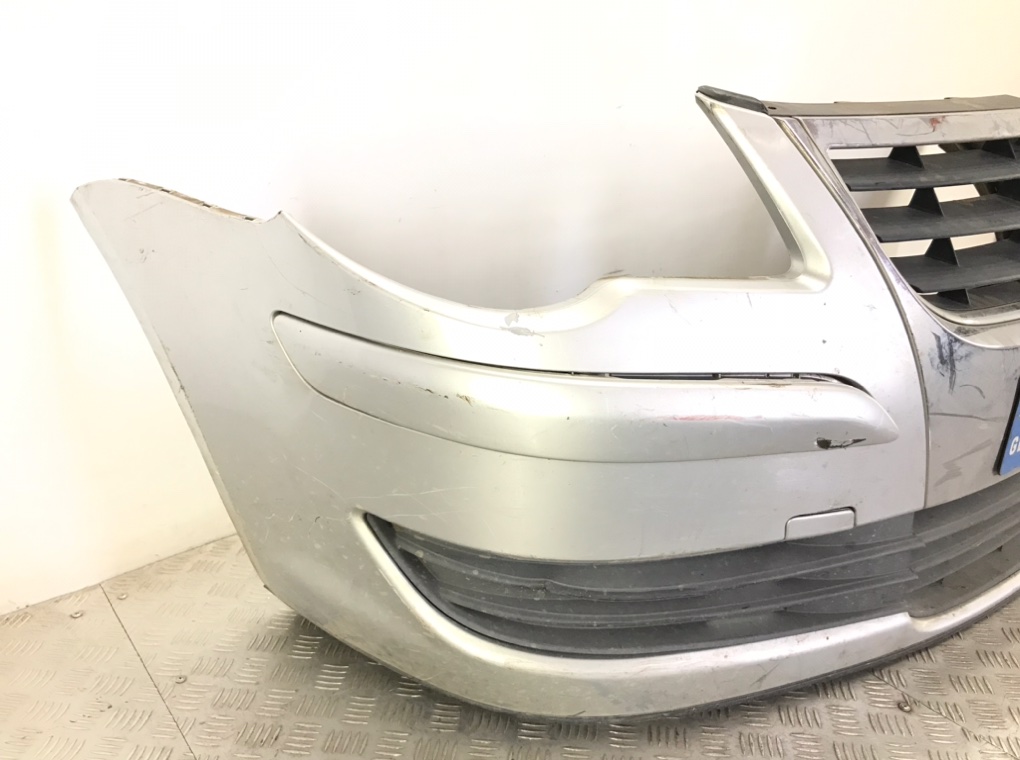 Бампер передний для Volkswagen Touran, 2007 г. 1.9 TDi дизель б/у — фото 2
