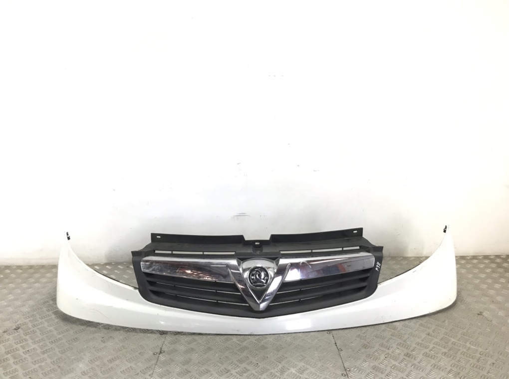 Решетка радиатора для Opel Vivaro, 2014 г. 2.0 CDTi дизель б/у