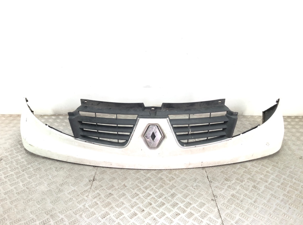 Решетка радиатора для Renault Trafic, 2011 г. 2.0 DCi дизель б/у