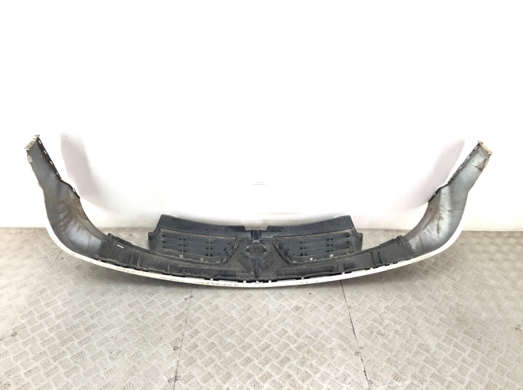 Решетка радиатора для Renault Trafic, 2011 г. 2.0 DCi дизель б/у — фото 6
