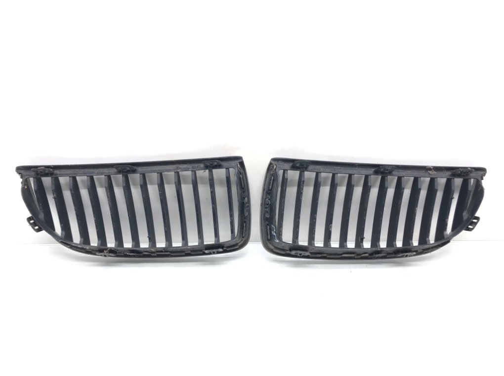 Решетка радиатора для BMW 3 E90/E91/E92/E93, 2005 г. 2.0 TD дизель б/у — фото 2