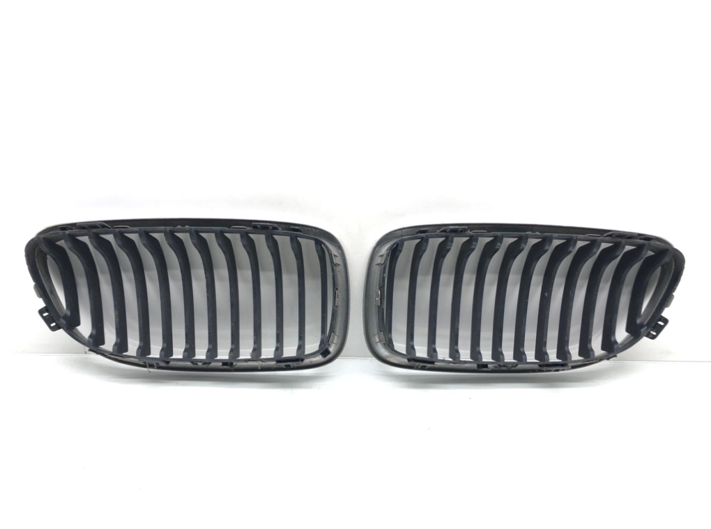 Решетка радиатора для BMW 3 E90/E91/E92/E93, 2009 г. 2.0 TD дизель б/у — фото 2