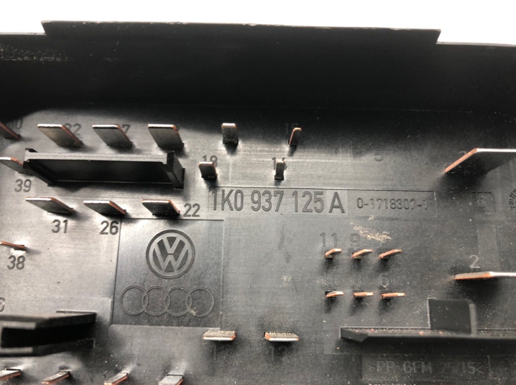 Блок предохранителей для Volkswagen Golf, 2006 г. 1.9 TDi дизель б/у — фото 6