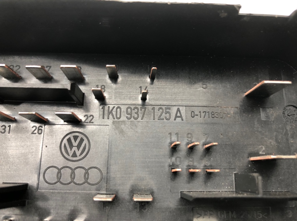 Блок предохранителей для Volkswagen Touran, 2008 г. 1.9 TDi дизель б/у — фото 6