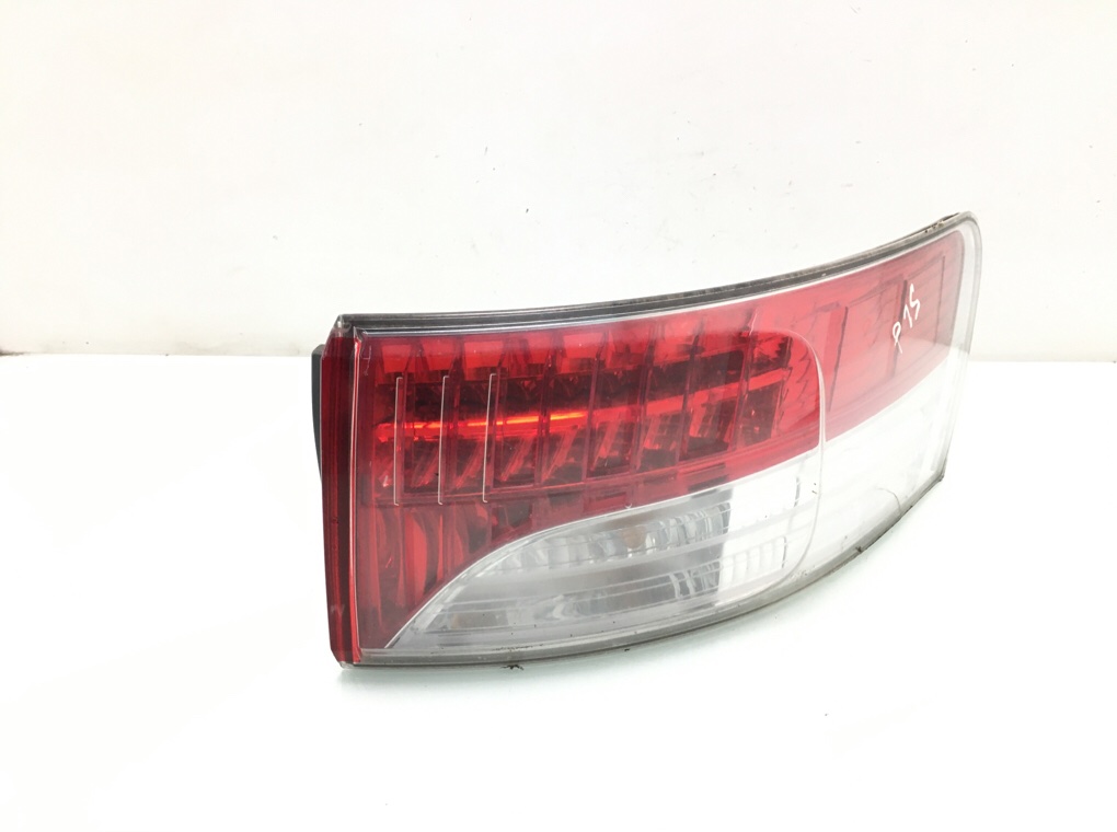 Фонарь задний правый для Toyota Avensis, 2010 г. 2.0 D-4D дизель б/у