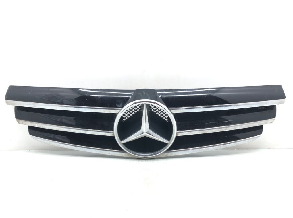 Решетка радиатора для Mercedes CLK W209, 2009 г. 2.2 CDi дизель б/у