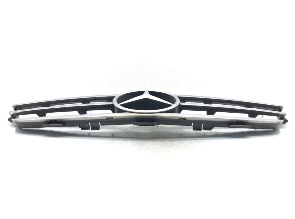 Решетка радиатора для Mercedes CLK W209, 2009 г. 2.2 CDi дизель б/у — фото 2