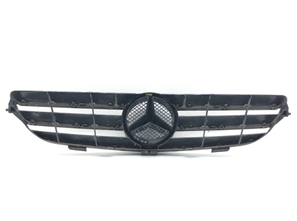 Решетка радиатора для Mercedes CLK W209, 2009 г. 2.2 CDi дизель б/у — фото 4