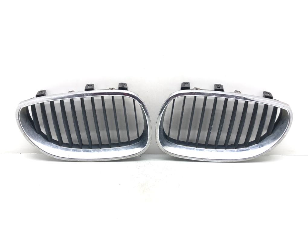 Решетка радиатора для BMW 5 E60/E61, 2006 г. 2.0 TD дизель б/у